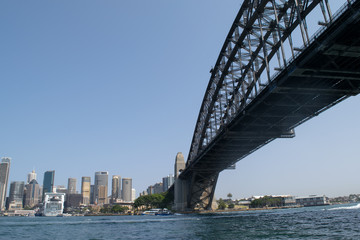 Fototapeta premium Travel to harbour and pretty skyline