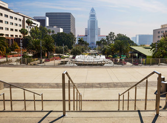 Лос-Анджелес, США, 2016:02:28 Гранд Парк  и здание мэрии в центре Лос-Анджелеса.