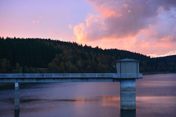 Sonnenuntergang an der Breitenbach-Talsperre