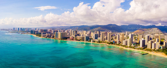 Honolulu, Hawaii. Aerial skyline view of Honolulu, Diamond Head volcano including the hotels and buildings on Waikiki Beach. - obrazy, fototapety, plakaty