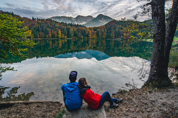 cuple at a mirror lake