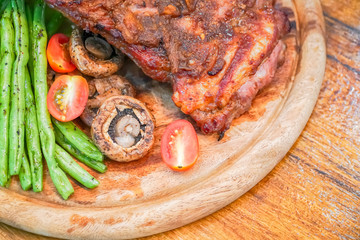 Tasty grilled ribs with vegetables