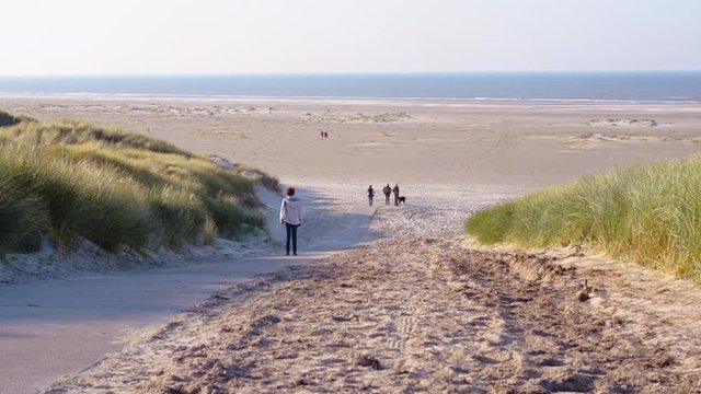 kids walking to the beach