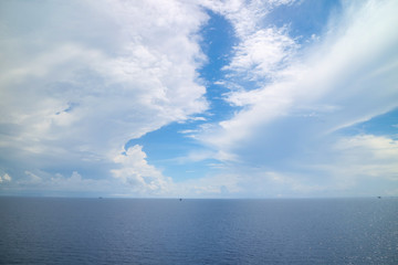 Fototapeta premium Clear blue sky with cloud 