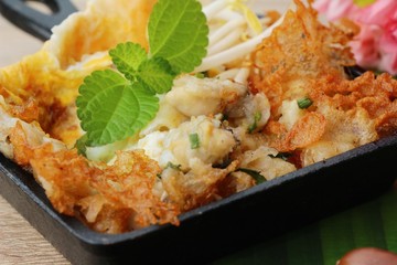 Fried clams crispy with omelet is delicious