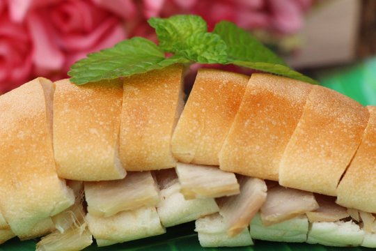 Vietnamese bread slices with gravy is delicious