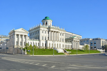 Fototapeta na wymiar Moscow. State library in Pashkov house