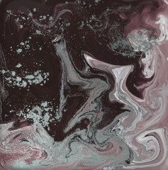Liquid gold marbled pattern. Pale purple background