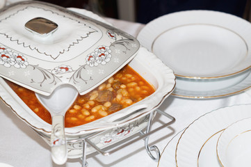 Servise hazır etli kuru fasülye