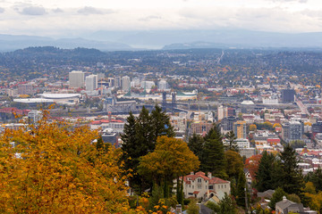 Fototapeta na wymiar NW and NE Portland Cityscape during Fall Season