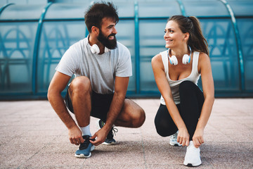 Plakat Portrait of young attractive happy fitness couple