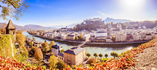 Festung Hohensalzburg im Herbst, Salzburg, Ausblick vom Kapuzinerberg, Panorama  - obrazy, fototapety, plakaty
