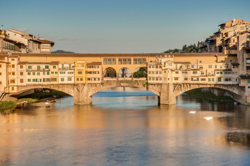 Obraz premium The Ponte Vecchio (Old Bridge) in Florence, Italy.