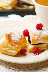SPORCAMUSS ITALIAN CREAM FILLED PASTRIES