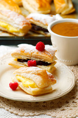 SPORCAMUSS ITALIAN CREAM FILLED PASTRIES