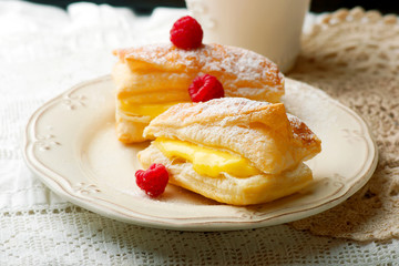 SPORCAMUSS ITALIAN CREAM FILLED PASTRIES