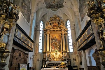 Fototapeta na wymiar kirche in Kitzbühel in Österreich 