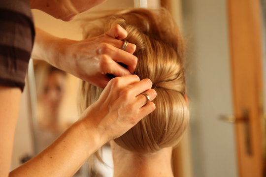 Entstehung einer Hochsteckfrisur