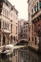 Fototapeta na wymiar mysterious journey between the canals of Venice