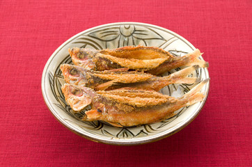 グルクン（タカサゴ）の唐揚げ