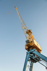 Naklejka premium grue portuaire dans le port de Brest