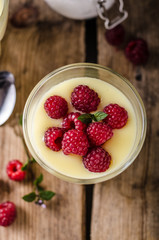 Vannila berries pudding