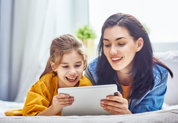 mom and child with tablet