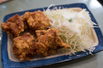 Fried's Knob / Fresh fried chicken and a healthy salad