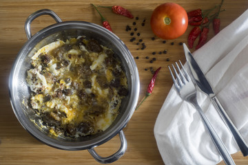 kavurma, yumurtalı kavurma omlet veya et.