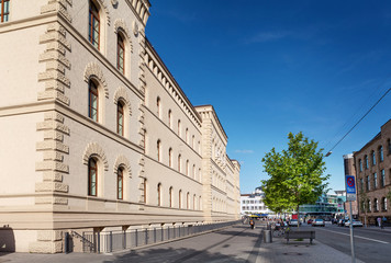 Saarbrücken – Einkaufscenter in ehemaliger Bergwerksdirektion Ansicht Südflügel
