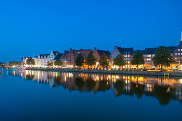 Fototapeta na wymiar Historisches Stadtbild an der Untertrave in Lübeck
