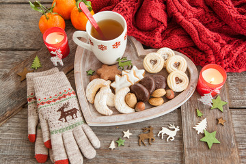 Verschiedene Plaetzchen zu Weihnachten