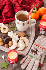 Verschiedene Plaetzchen zu Weihnachten