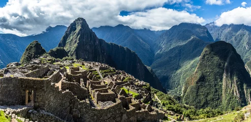 Crédence de cuisine en verre imprimé Machu Picchu Vue panoramique du haut des anciennes ruines incas et de la montagne Wayna Picchu, Machu Picchu, province d& 39 Urubamba, Pérou