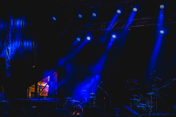Fototapeta na wymiar Lights on the stage