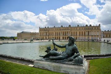 Fototapeta na wymiar Fountain in Versailles Palace