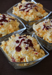 Nachtisch in viereckigen Glasschalen 2