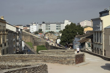 Fototapeta na wymiar Muralla romana de la ciudad gallega de Lugo, situada en el norte de España