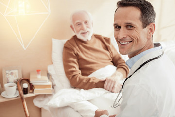 Obraz premium Positive delighted young man keeping smile on face