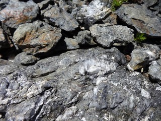 Quartz and minerals in volcanic rock in the North Cascade mountains