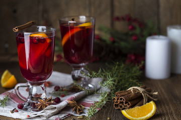 hot mulled wine with cinnamon, cardamom and anise