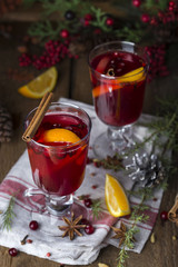 hot mulled wine with cinnamon, cardamom and anise