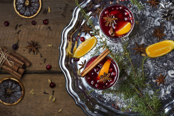 hot mulled wine with cinnamon, cardamom and anise
