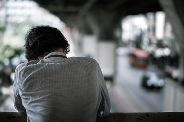 Obraz premium business man is stressed from his work. depression and anxiety concept.