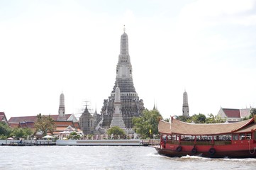 Naklejka premium Wat Arun temple view in Bangkok