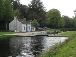 Fototapeta na wymiar Ecluse du Minazen, le long du Blavet, commune de Languidic (Morbihan)