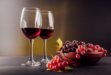 Two glasses of wine with grapes