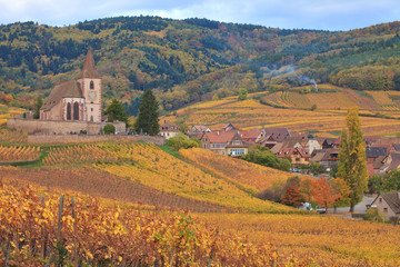 Fototapeta na wymiar Village d'Hunawihr en Automne, Alsace 