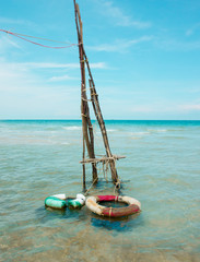 Fototapeta premium Lifesavers in the water - verwitterte bunte Rettungsringe als Dekoration im Wasser