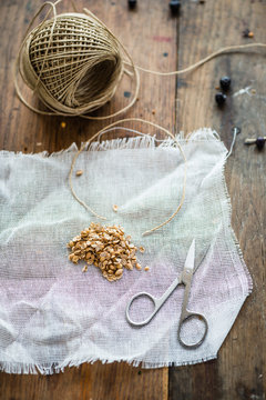 coriander seeds tied in a clean gauze